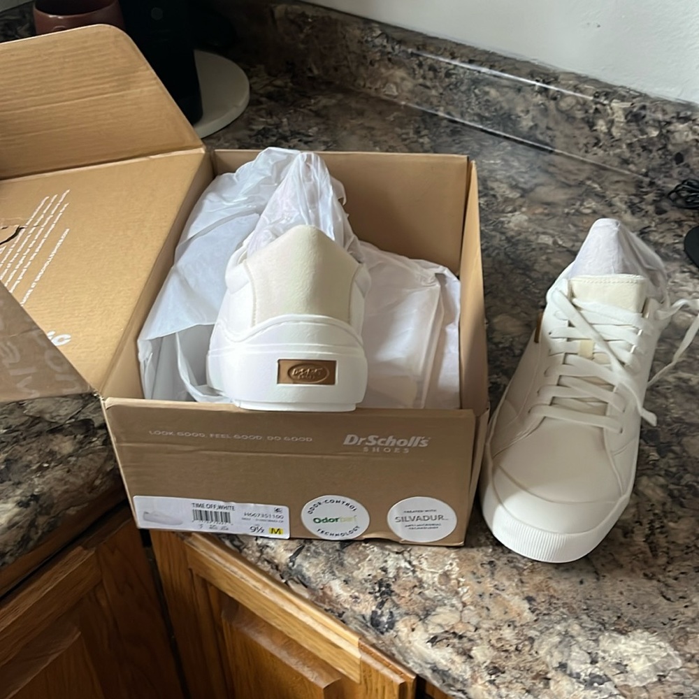 Brand New in the box Dr. Scholl's Shoes Women's Time Off Sneaker